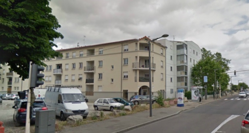 femme qui enleve sa culotte