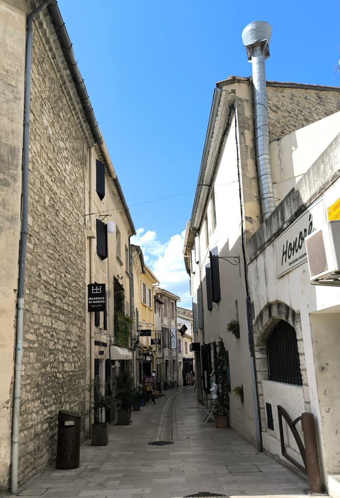 L’attribut alt de cette image est vide, son nom de fichier est 1716575129858-700x1024.jpg.